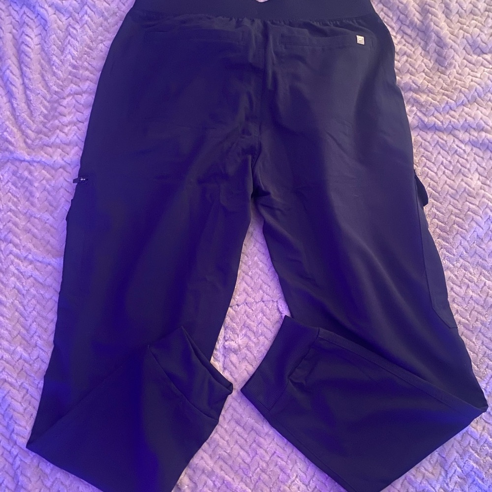 Fabletics Navy blue women’s scrubs set NEW - Picture 5 of 6